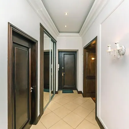 View On The Main Street Khreshchatyk 17 Apartment