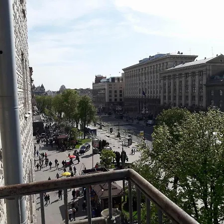 View On The Main Street Khreshchatyk 17 Apartment *