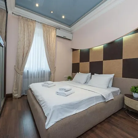 View On The Main Street Khreshchatyk 17 Apartment